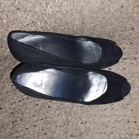 STUART WEITZMAN-Black Suede Peep Toe Pumps-Gold Inner Heel-Sz 8.5-Excellent - Picture 7 of 8